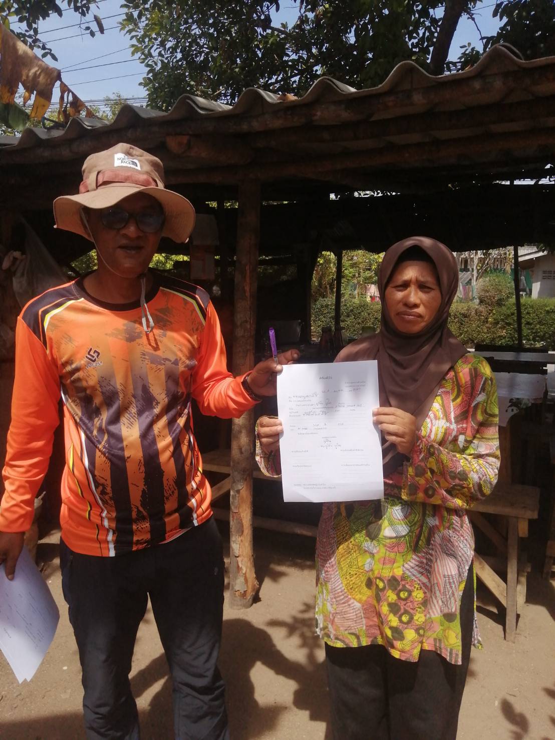 นายอับดุลเลาะ เจ๊ะเลาะ นายกเทศมนตรี มอบหมายให้ นายอับดูลลาเต๊ะ มะนิ หัวหน้าฝ่ายปกครอง และพนักงานจ้างฯ ช่วยเหลือประชาชนที่กำลังประสบปัญหาภัยแล้งขาดแคลนน้ำใช้ในการอุปโภคบริโภค ในชุมชน