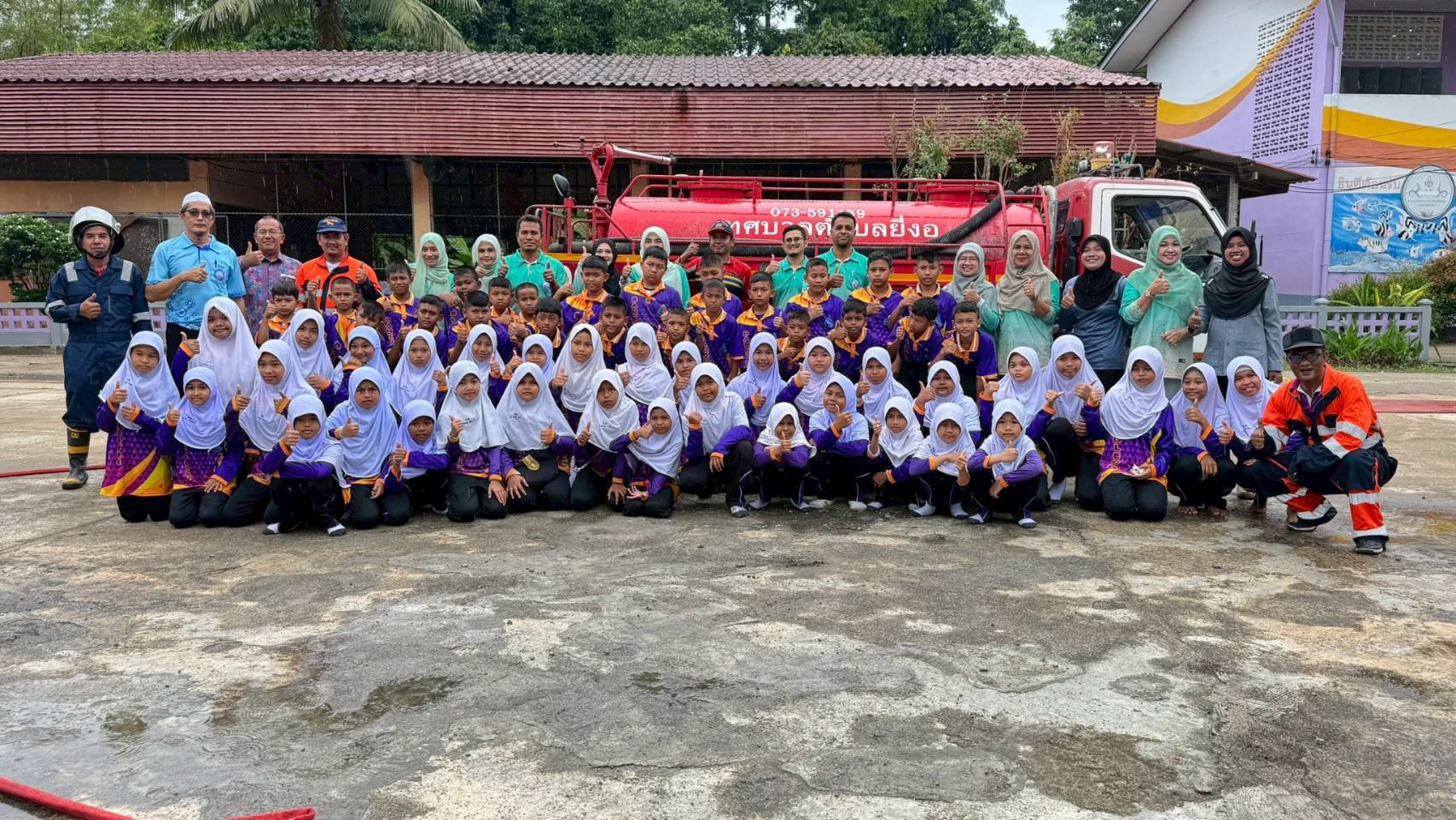 นายอับดุลเลาะ เจ๊ะเลาะนายกเทศมนตรีตำบลยี่งอ มอบหมายให้นายอับดูลลาเต๊ะ มะนิ และพนักงานป้องกันฯ ร่วมงานซ้อมแผนเผชิญเหตุุฯ ที่โรงเรียนบ้านกูเล็ง