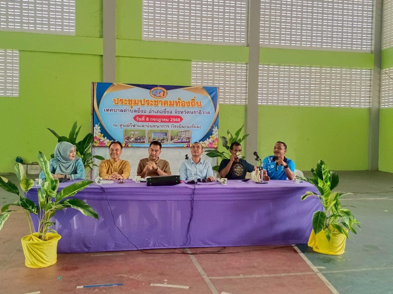 นายอับดุลเลาะ เจ๊ะเลาะ นายกเทศมนตรีตำบลยี่งอ คณะผู้บริหาร สมาชิกสภาเทศบาลฯ พนักงานฯ และประชาชนในชุมชน 6 ชุมชน